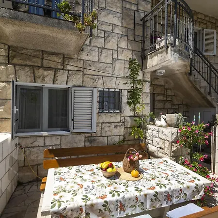 Lucy's Jesenice (Split-Dalmatia)